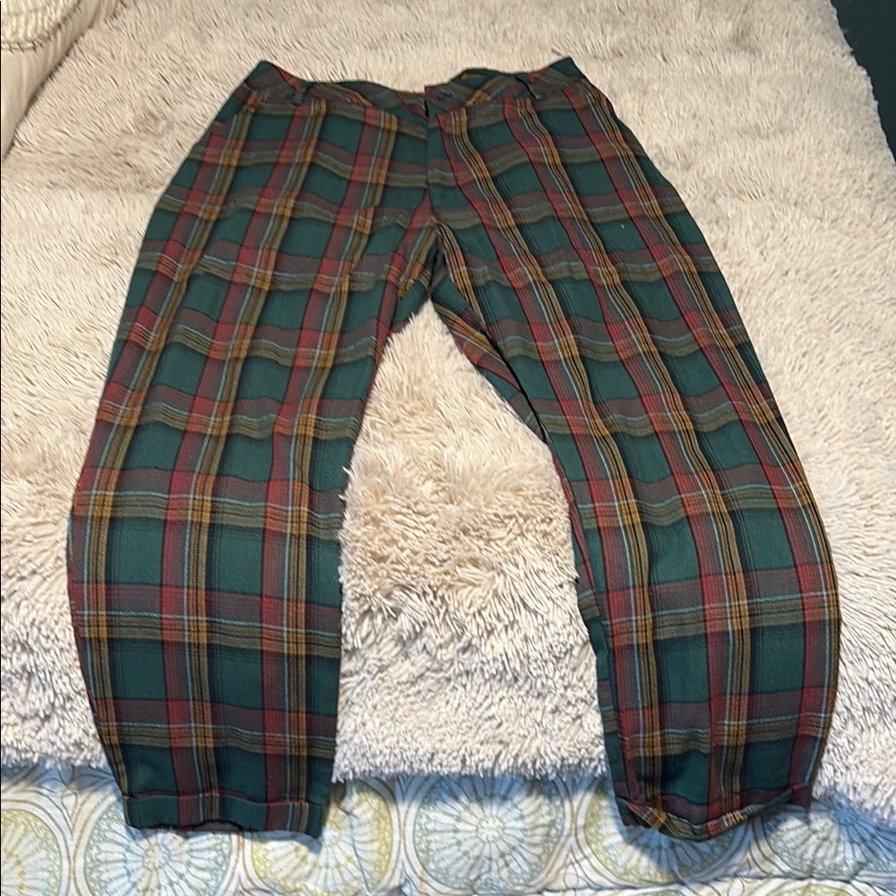 SHEIN Green and Red Chinos with Tapered Cuffs